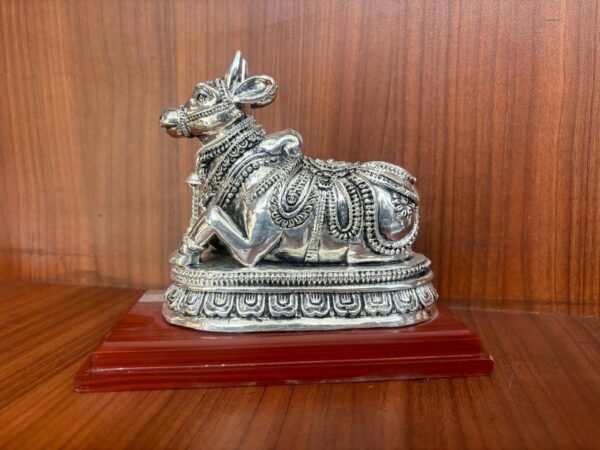 Har G Silver 4" Inches Nandi Statue 999 Pure Silver Embodying Sacred Grace in Precious Silver Craftsmanship Home and Altar Decoration - Image 2